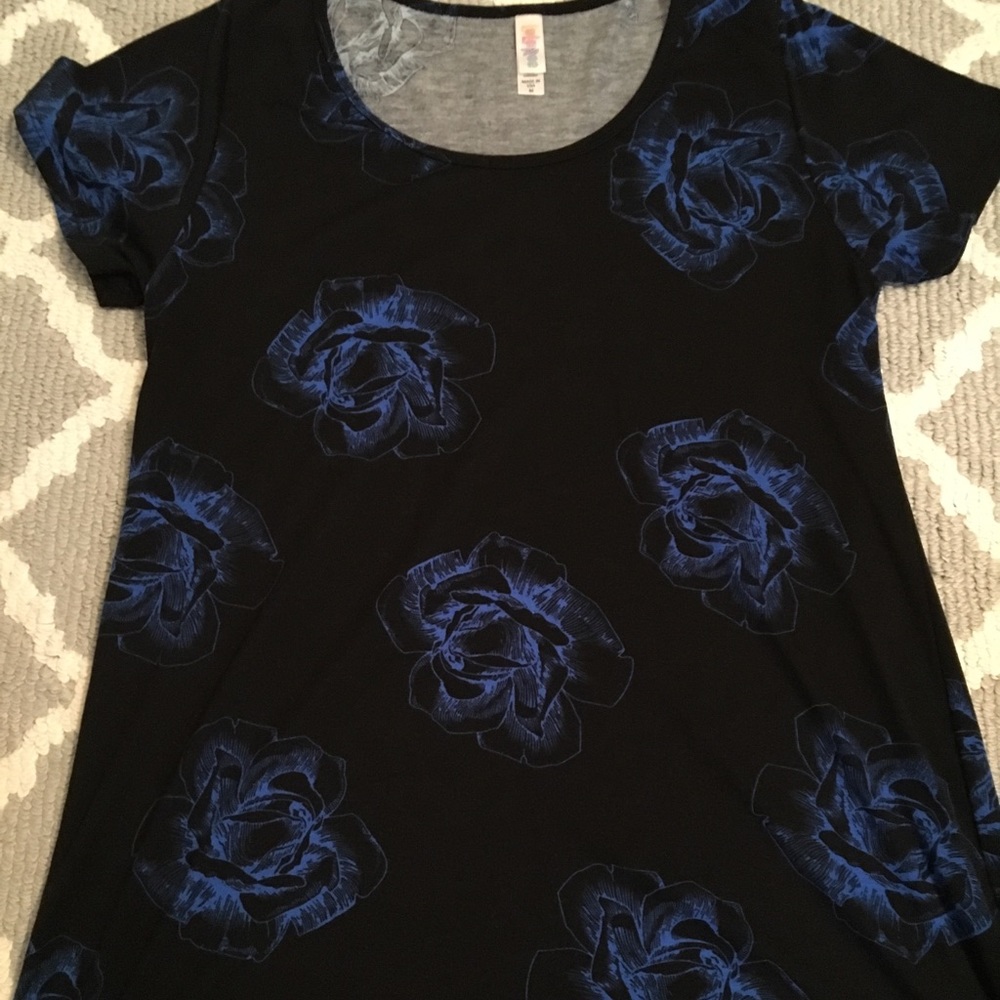 LuLaRoe Classic T - Size M